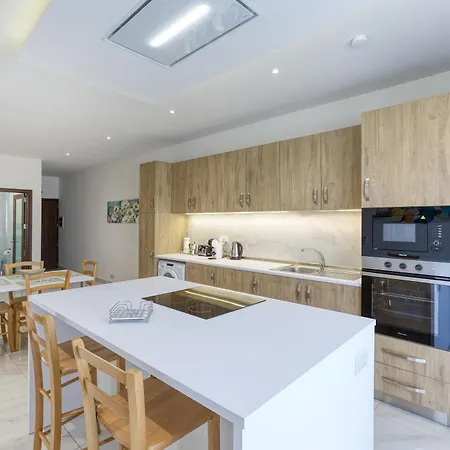 Lejlighed Cosy 2br Penthouse With Private Terrace In By 360 Estates