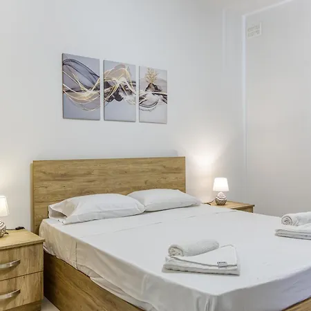 Cosy 2br Penthouse With Private Terrace In By 360 Estates *